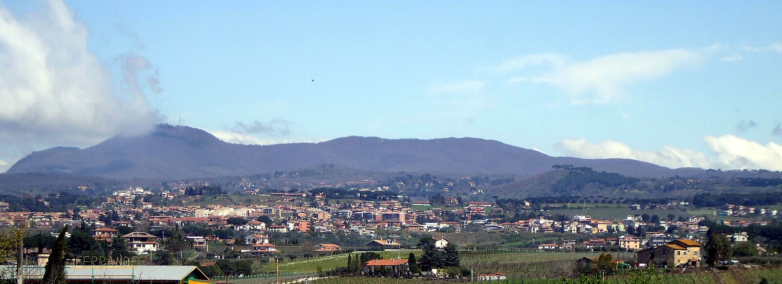 Cecchina, vista caratteristica